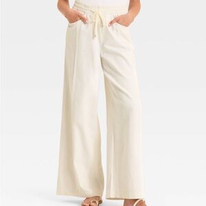 NWT Universal Thread Women’s High Rise Drawstring White Jeans - Size M